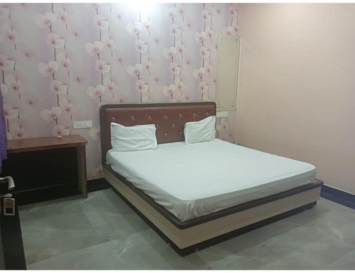 Shivam Hotel, Gorakhpur Exterior foto